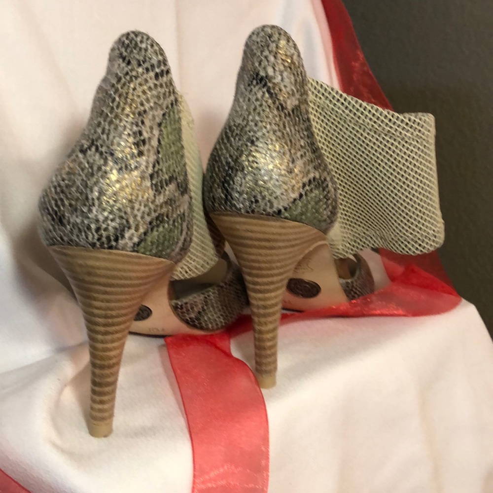 Shoes - Picture 3 of 6